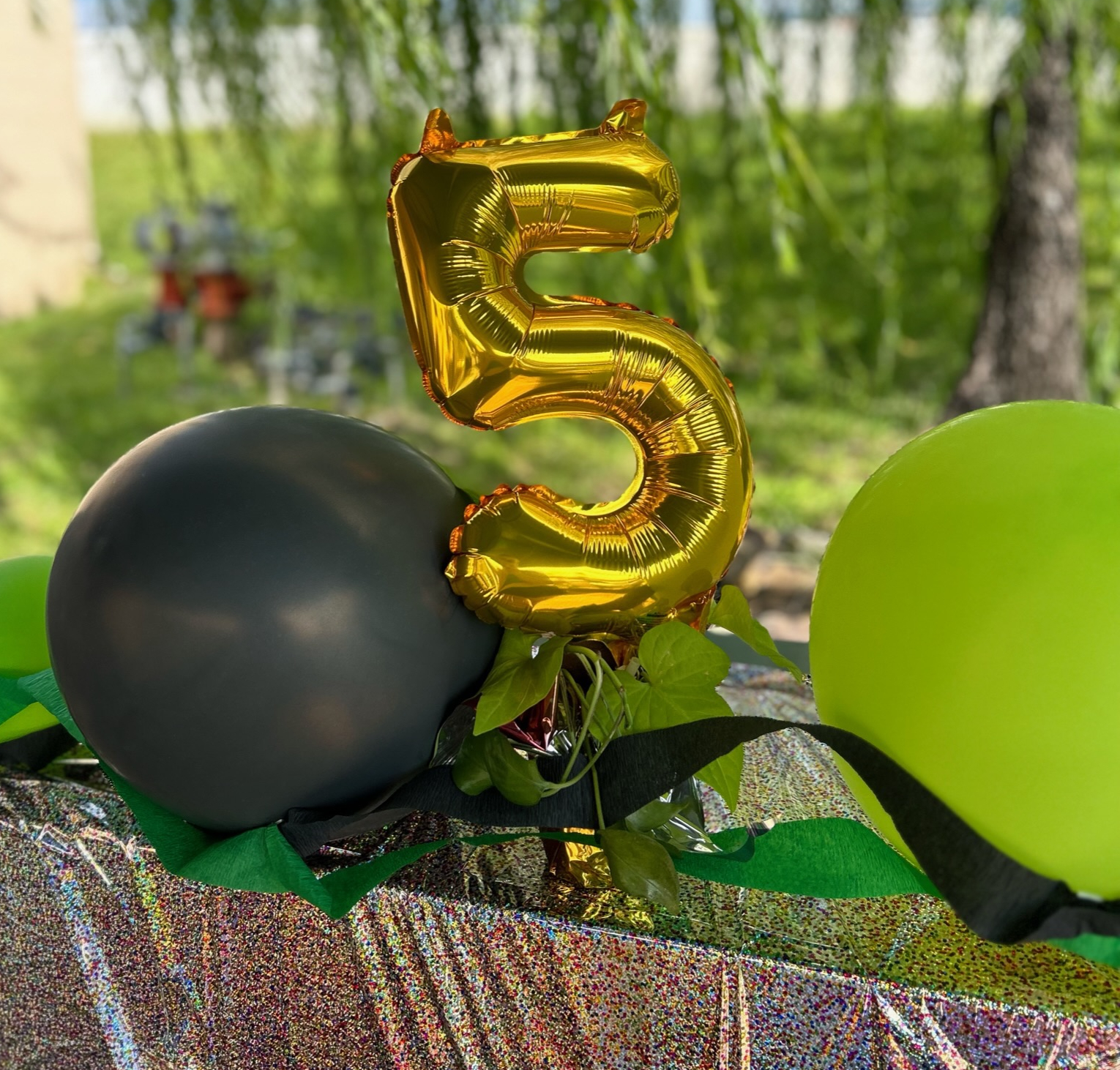 The 5 year anniversary balloon outside of Midtown Kava Lounge